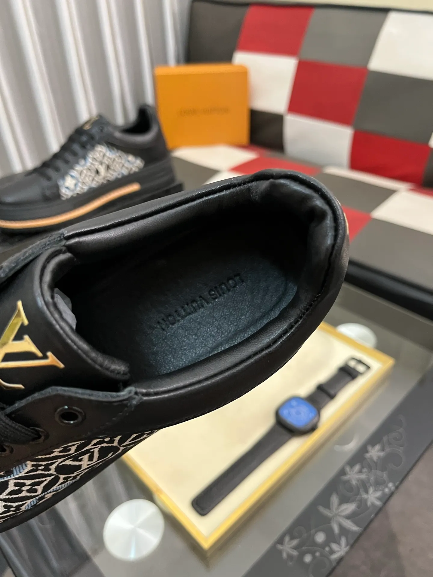Men's shoes 💰420⌚️⌚️LV's new men's high-end casual sports shoes, using imported first-layer cowhide silk-screened brand lougou, original ultra-light TPU outsole, wear-resistant and comfortable, Monogram lougou embellished rubber outsole, breathable mesh lining, versatile classic style! Size: 38-442️⃣Colors available